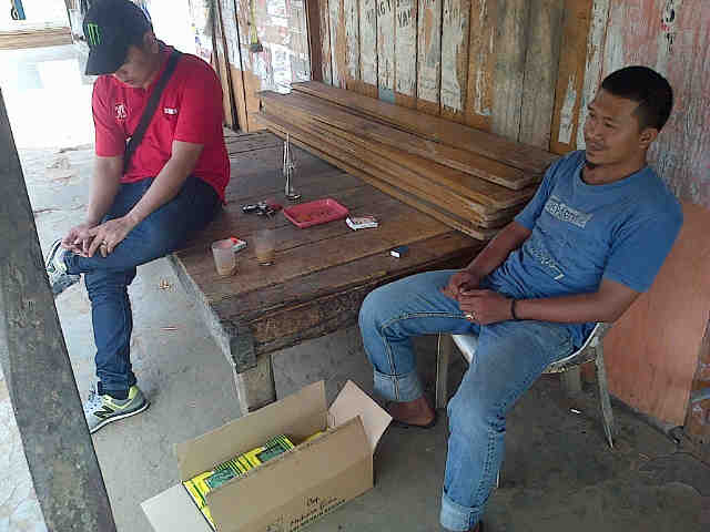 ASP Aviv....sedang Diskusi Dengan Kang Ence Dalam Rangka Pengembangan Wira Di Area Pandeglang Selatan Tepatnya Di Cikeusik.